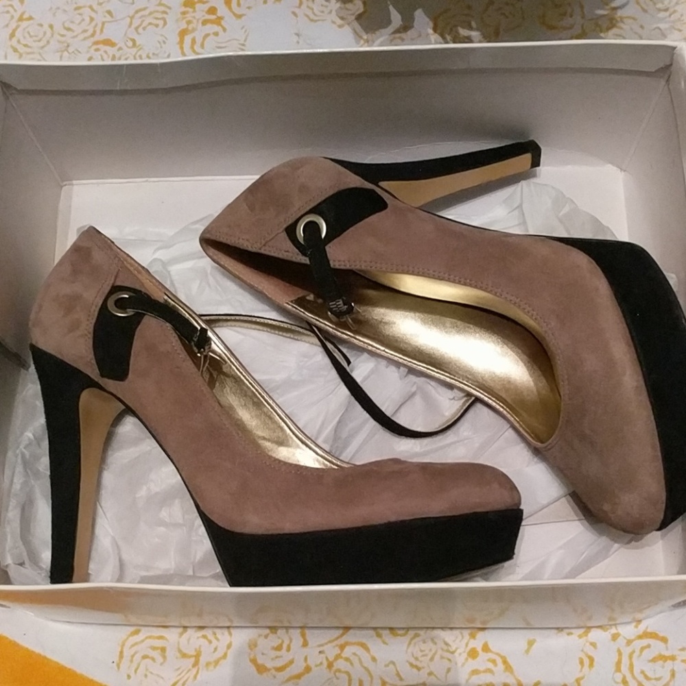 Nine West platform maryjanes. Size 8M